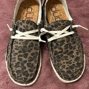 Wendy Hey Dudes jungle print